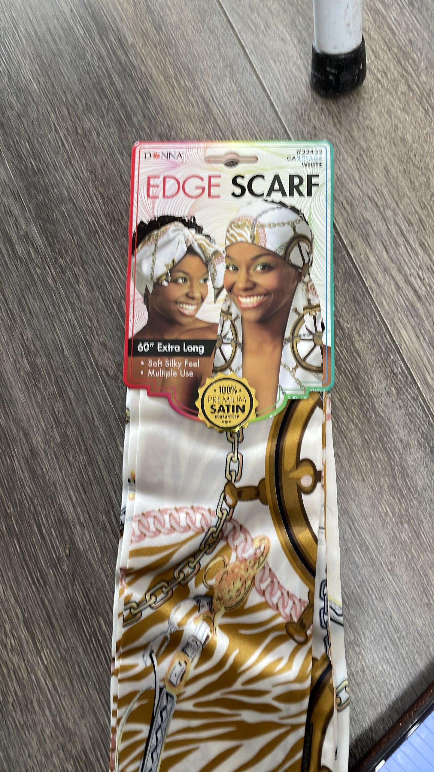 Edge scarf